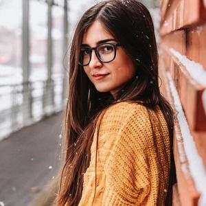 Meet your Posher, Simona